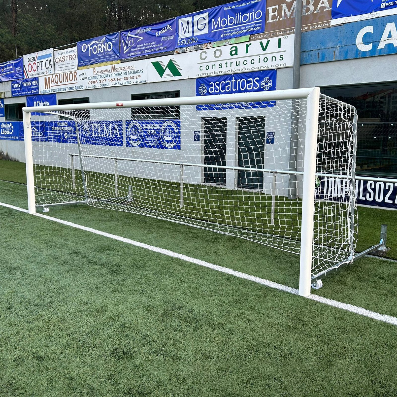juego porterías aluminio fútbol 7 90 mm abatibles con arquillos cincados 1