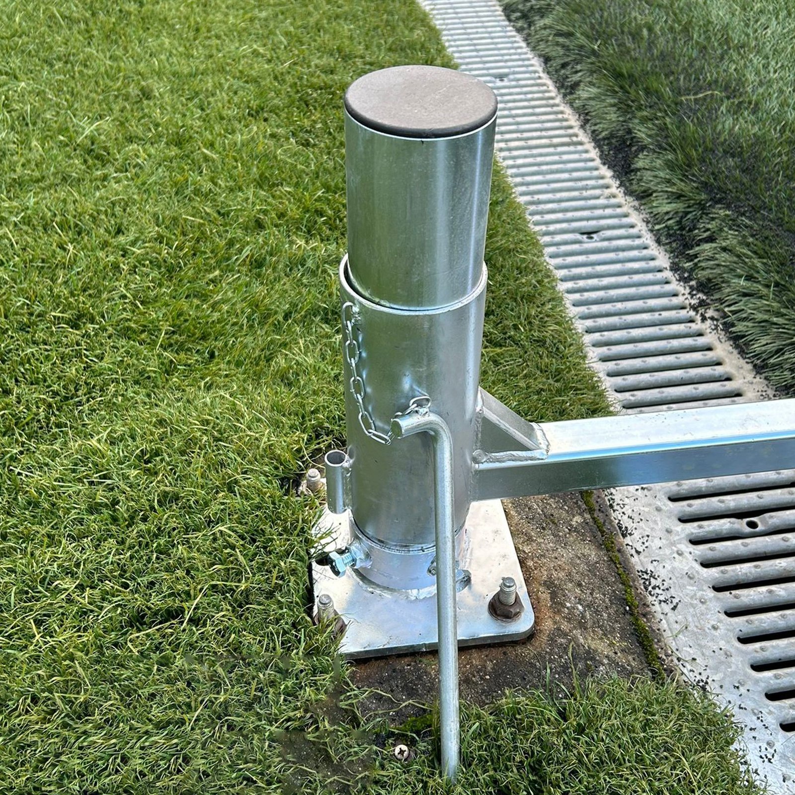 juego porterías aluminio fútbol 7 90 mm abatibles con arquillos cincados 3
