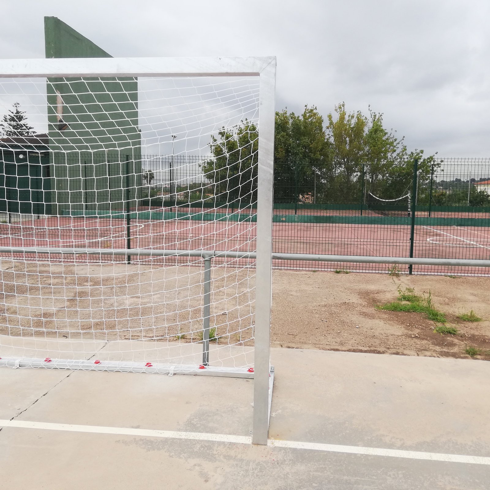 juego porterías galvanizadas fútbol sala/balonmano metálicas trasladables 80x80mm con base 80x40mm 7